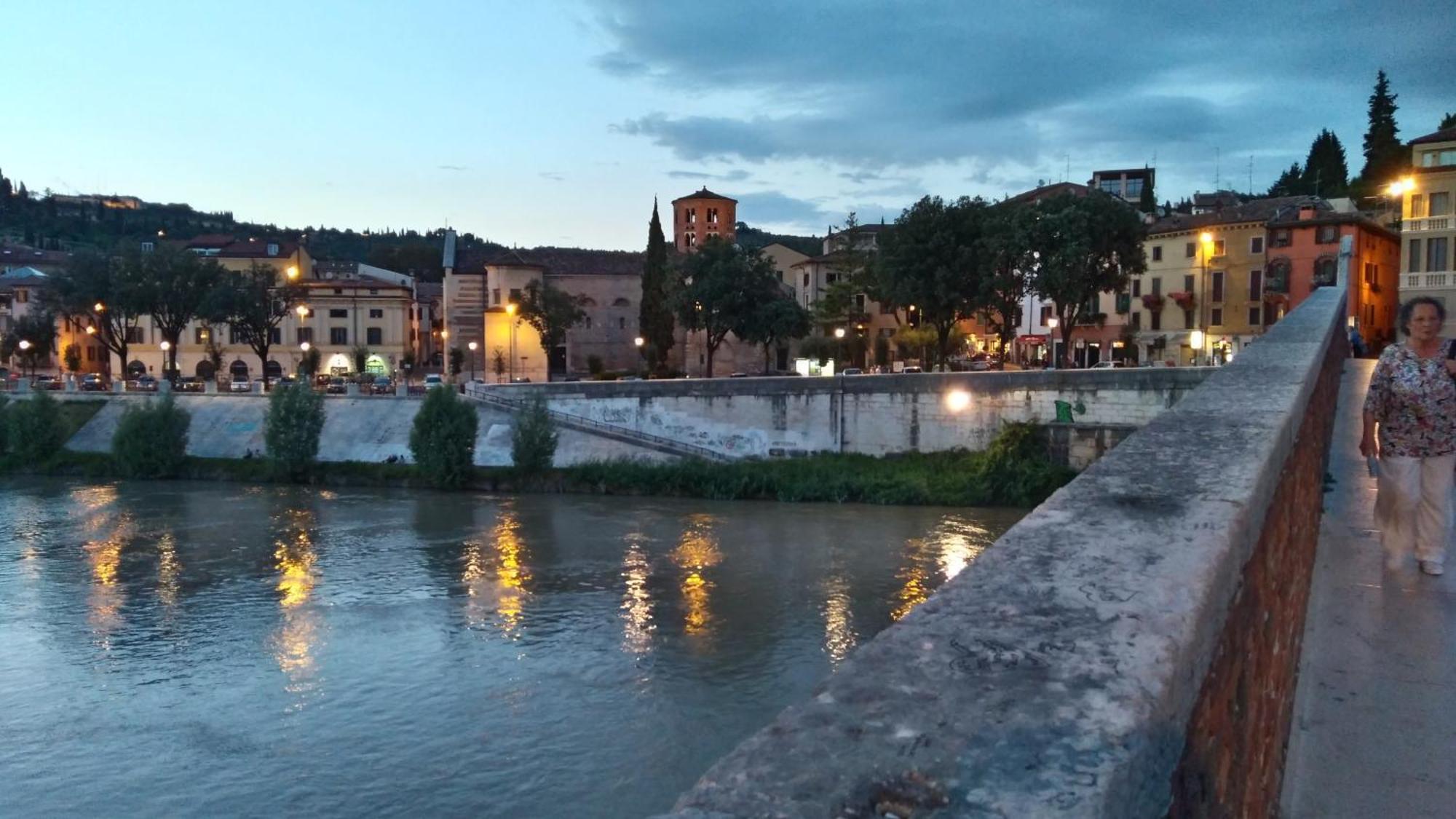 Across The River And Into The Trees Verona Exteriör bild