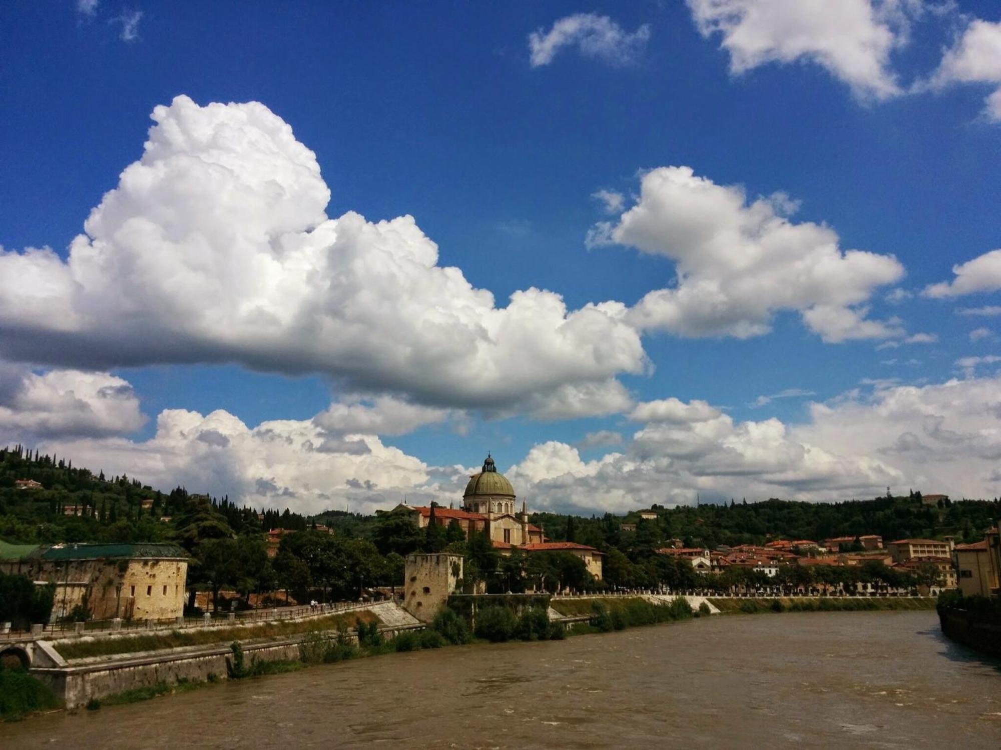 Across The River And Into The Trees Verona Exteriör bild